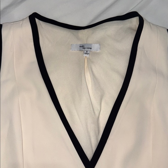Elegant Women's Black and White Vest - Picture 5 of 6